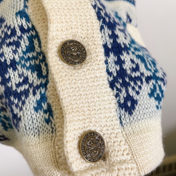 WHITE RAM | VINTAGE KNITTED VIRGIN  WOOL SNOWFLAKES SWEATER CARDIGAN - Picture 7 of 15